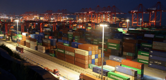 Exportações da China aproveitam boom da IA enquanto a economia doméstica enfrenta dificuldades