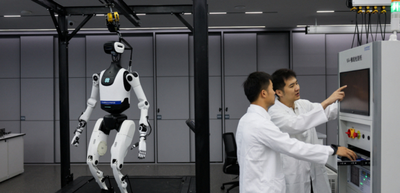 Governo Trump proíbe novos robôs humanóides chineses para proteger desenvolvimento da IA nos EUA