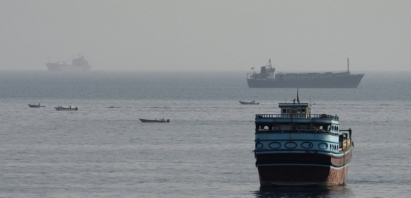Situação das negociações entre EUA e Irã é incerta após navio ser atingido no Estreito de Ormuz
