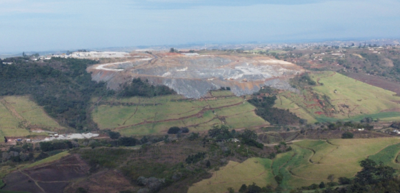 Mineração de lítio para energia verde provoca protestos ambientais de agricultores na África do Sul