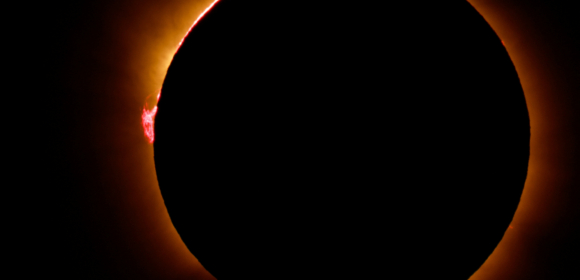 Escuridão total e pôr do sol deslumbram espectadores na Espanha durante eclipse
