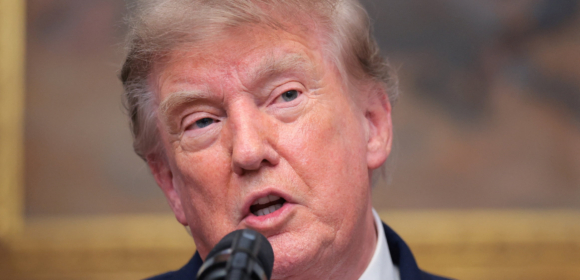 Trump adverte sobre consequências econômicas para qualquer país que apoie o Irã