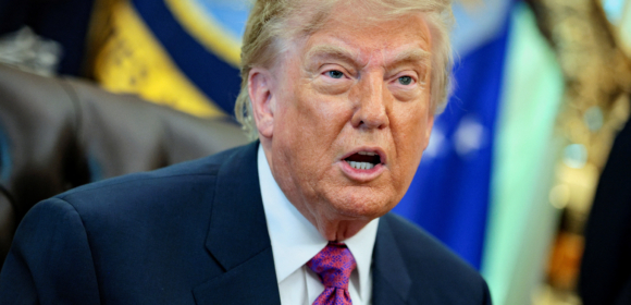Trump diz que EUA não estão conversando com Irã, foco está em guerra econômica