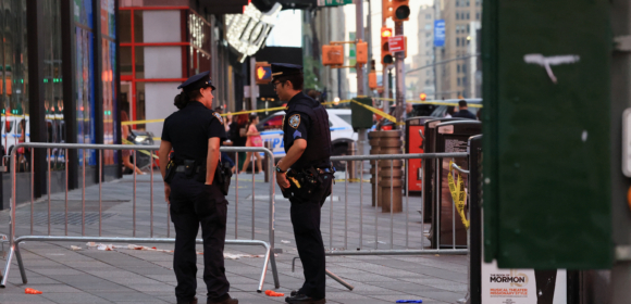 Vice-presidente do BofA morre após ser esfaqueada na Times Square