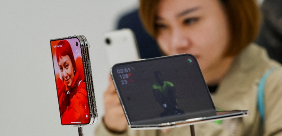 Apple entra na corrida dos celulares dobráveis com “iPhone Duo”, no formato de passaporte