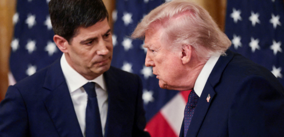 Trump investe contra Fed após Warsh apoiar alta dos juros