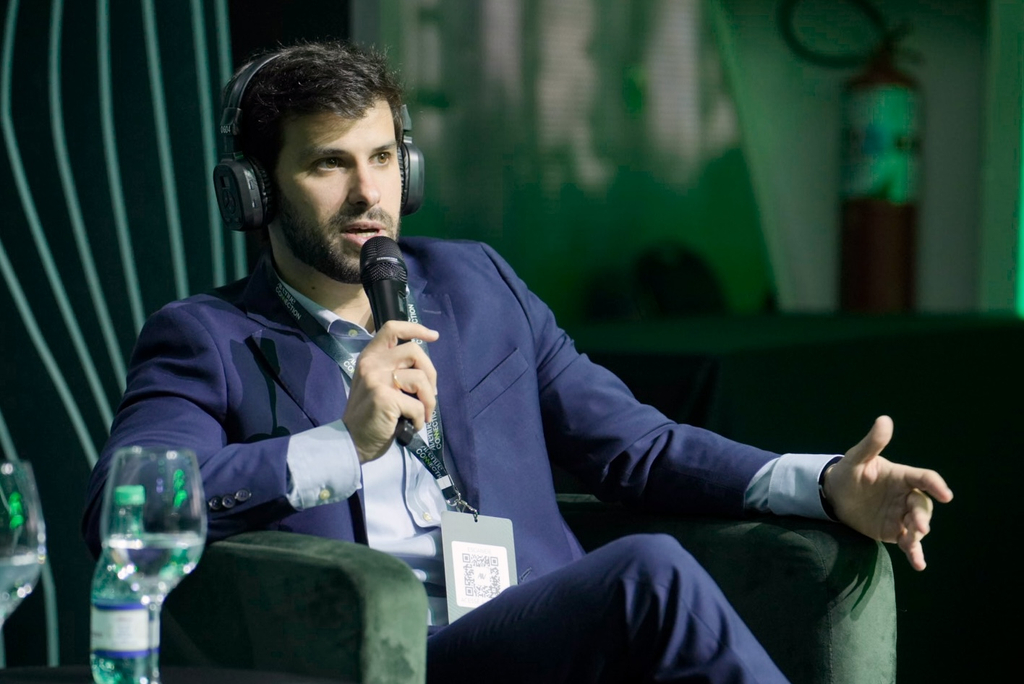 Gabriel Alterman, Head de Admissões da Link School of Business, em painel durante o Avenue Connection 2026