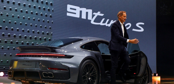 Porsche se prepara para era de vendas mais baixas e busca saída no segmento de luxo