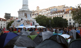 Manifestantes pelo direito à moradia em Portugal voltam às praças e prometem continuar pressão